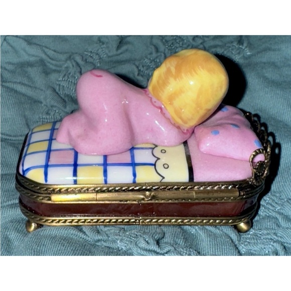 RARE Authentic Peint Main Limoges France Baby in Pink Bed Trinket Box #52/250 - Picture 8 of 13